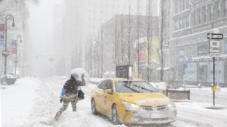 EEUU: Temporal de EEUU deja a miles de personas sin viajar y a millones sin luz