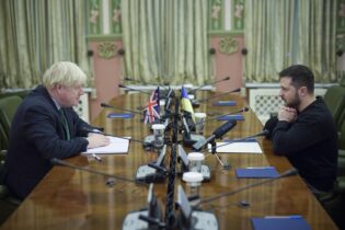UCRANIA: Johnson se reúne con Zelenski en una visita sorpresa