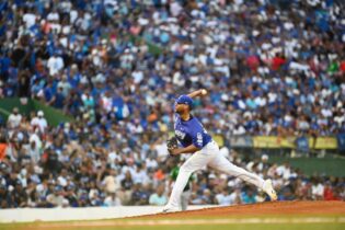 Licey toma ventaja en final beisbol RD