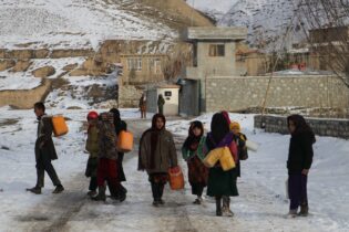 AFGANISTÁN: Ola de frío provoca 90 muertos y 40.000 niños internos