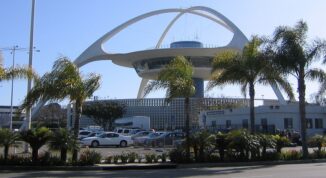 EEUU: Cinco heridos en colisión autobús y avión aeropuerto de Los Ángeles