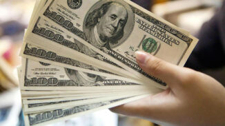 Dólar estadounidense se sitúa en casi 56.62 pesos dominicanos