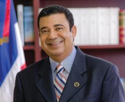 Exsenador Euclides Sánchez renuncia a la Fuerza del Pueblo