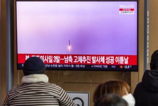 COREA DEL NORTE: Vuelve a lanzar un misil tras ensayos de Seúl y EEUU