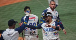 Venezuela remonta y vence 8-6 a Curazao en Serie del Caribe