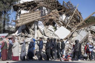 TURQUÍA: Confirma 85.000 edificios derrumbados terremoto 6 enero