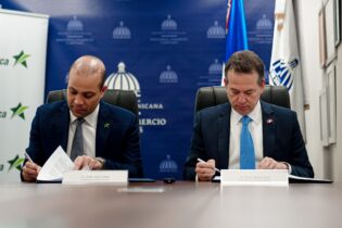 Firman acuerdo que facilita a mujeres con Mipymes acceso a servicios financieros preferenciales