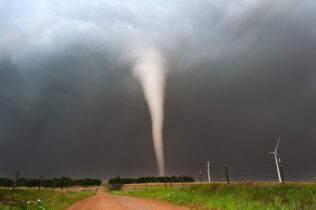 EEUU: Un tornado deja al menos 13 muertos en su paso por estado de Misisipi
