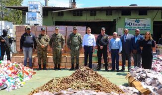 Gobierno incinera más de 3MM de cigarrillos, alcohol y clerén