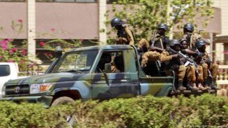 BURKINA FASO: 33 soldados y 40 presuntos terroristas muertos
