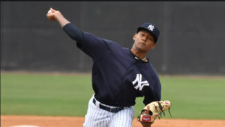 Lanzador dominicano Jhony Brito brilla en debut con Yanquis de NY