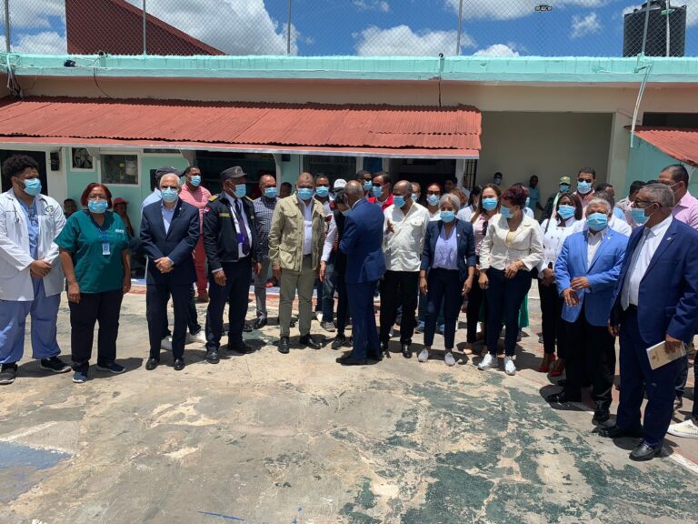 Instalarían panadería cárcel de El Seibo; diputados visitan el penal