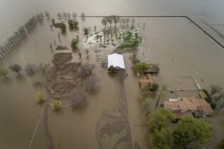 EEUU: Declaran a California en estado de catástrofe por fuertes tormentas