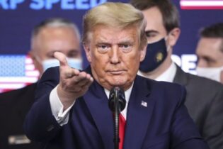 EEUU: Trump comparece ante fiscal NY por demanda fraude en su contra