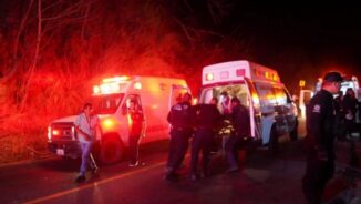 MEXICO: Al menos 18 muertos y 33 heridos por caída de autobús