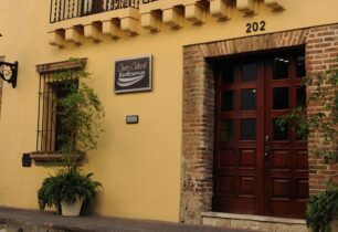 Una noche de bachata roja en el Centro Cultural Banreservas