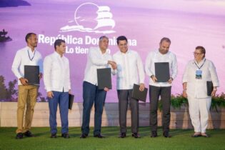 RD y Organización Mundial del Turismo firman compromiso para impulsar turismo amigable