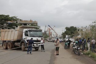Edeeste culmina trabajos tras camión derribar 23 postes en SDE