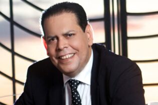 Se intensifica un conflicto entre Fernando Villalona y un hermano