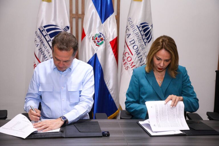 MICM y Cultura firman acuerdo para desarrollar y ejecutar la industria creativa RD Naranja 2023