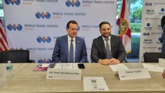 MIAMI: Ministro Bisonó destaca clima democrático y de negocios que impera en RD