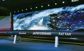 IRAN: Desvela nuevo misil balístico hipersónico más veloz que la luz