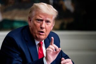 EEUU: Trump dice no devolvió los documentos por estar «ocupado»