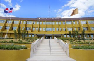 JCE rechaza reconocimiento a 106 organizaciones políticas y reconoce solo 3 partidos 