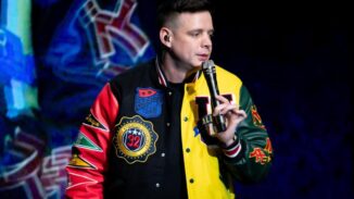 Marko lleva risas y aplausos con su show «El poder de un chisme»