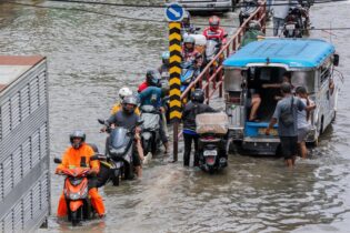 FILIPINAS: Al menos 16 muertos y un millón de afectados por tifón