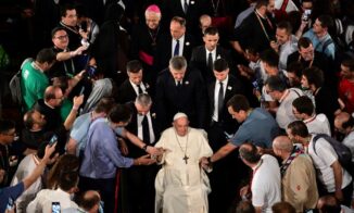 LISBOA: El Papa se reúne con víctimas pederastia en la Iglesia