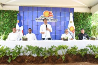 Ministro de Turismo deja iniciados trabajos en vías de Las Terrenas, Samaná