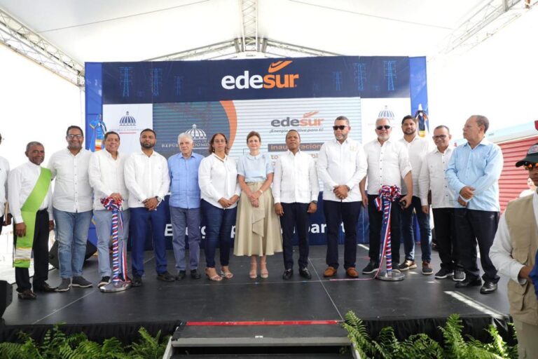 La Vicepresidenta Peña entrega obras Villa Altagracia y Santiago