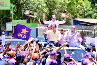 PLD realiza caravana en provincias del Noroeste; Abel critica gobierno