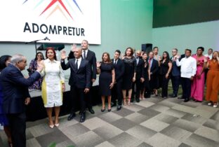 Adompretur juramenta directiva 2023-25 encabeza Yenny Polanco