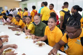Estudiantes de Prepara destacan ahorro en alimentación los fines de semana gracias a Inabie