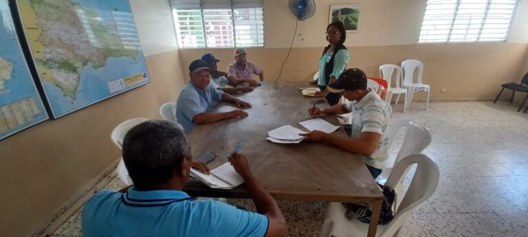 IAD orienta sobre incorporación a directivos de cooperativa en La Vega