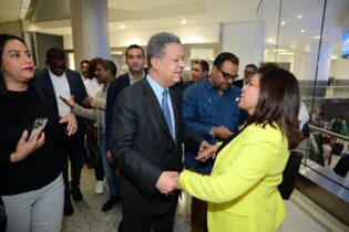 Fernández comienza una gira política por los Estados Unidos