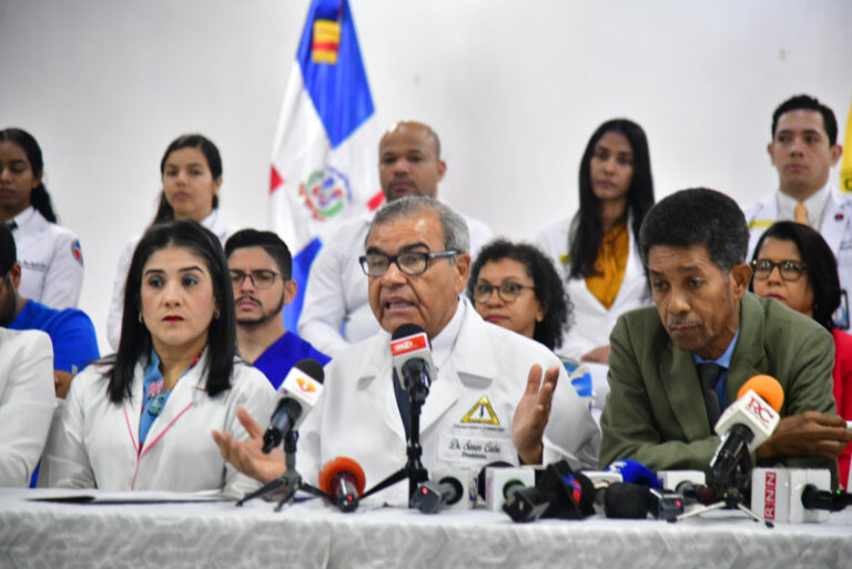 Colegio Médico levanta paro para combatir auge del dengue