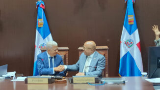 Presidente del Senado visita hemiciclo de los diputados