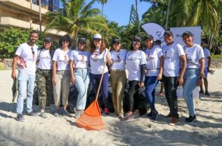 Ron Barceló celebra Jornada de Limpieza de Costas en S.P. Macorís