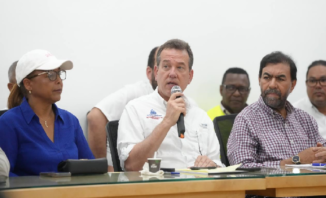 Ministro en sesión permanente con comerciantes de la frontera