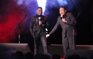 Raymond y Miguel a casa llena en en Santiago en sus “3 Décadas”