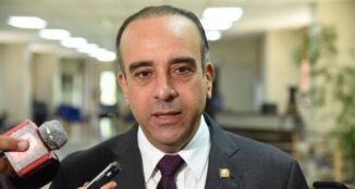 Ex senador Aristides Victoria Yeb hace pública su renuncia al PLD