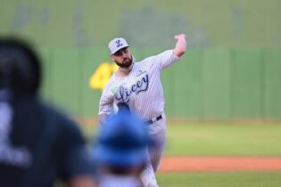 Licey, Leones y Gigantes ganan en el beisbol profesional dominicano