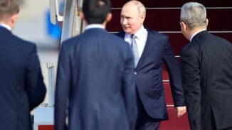 CHINA: Putin llegó a China, donde se reunirá con presidente Xi Jinping