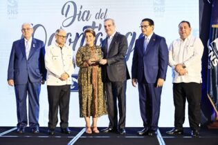 El presidente Abinader encabeza acto reconocimiento odontólogos