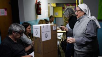 ARGENTINA: Eligen presidente en medio de crisis y malestar social