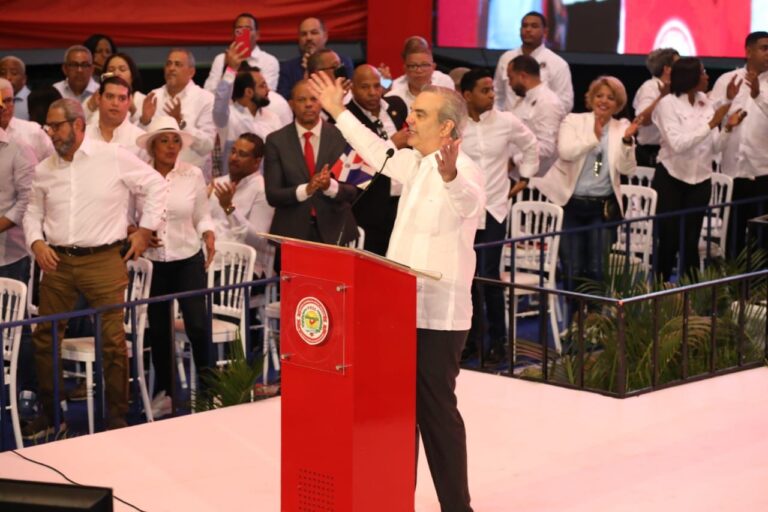 Abinader señala: El cambio sigue en la RD «a paso de vencedores”