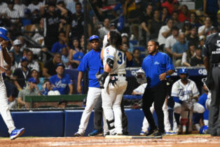 Jorge Alfaro, fuera entre cinco y siete días por pelotazo que ameritó 12 puntos